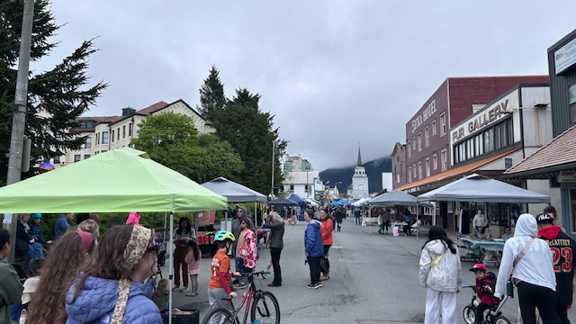 Scène de rue à Sitka, D Day